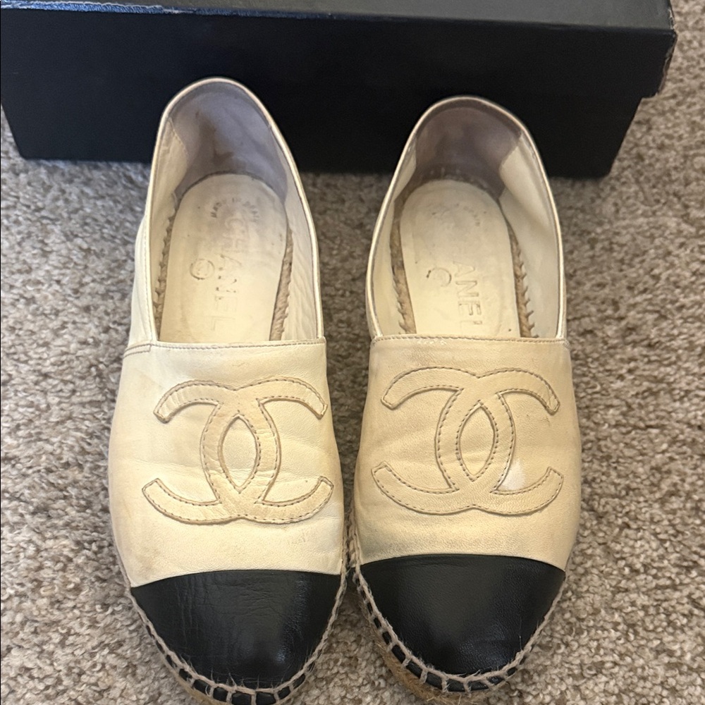 CHANEL Women's Beige and Black Espadrilles - Picture 2 of 8
